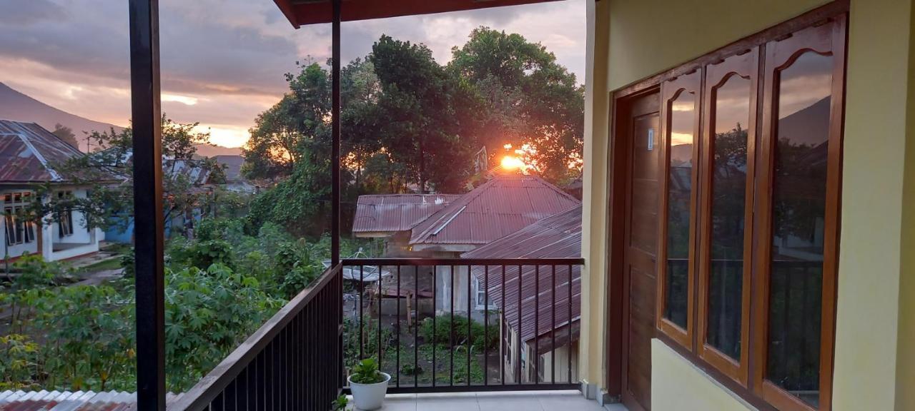 Tange Guest House Ruteng Buitenkant foto
