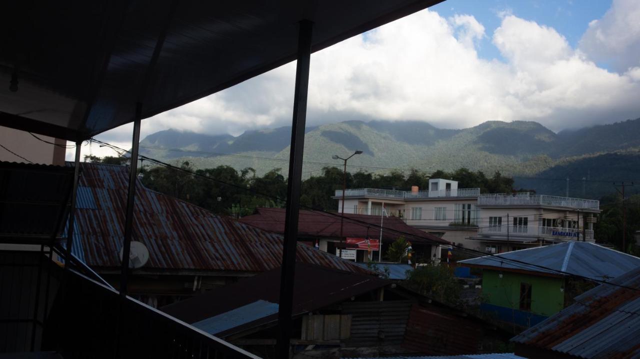 Tange Guest House Ruteng Buitenkant foto