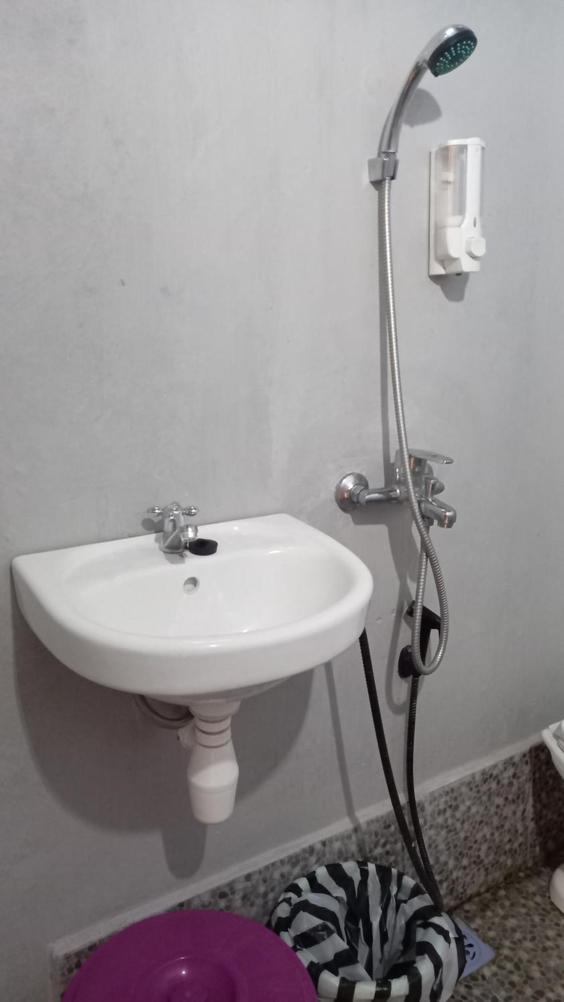 Tange Guest House Ruteng Buitenkant foto