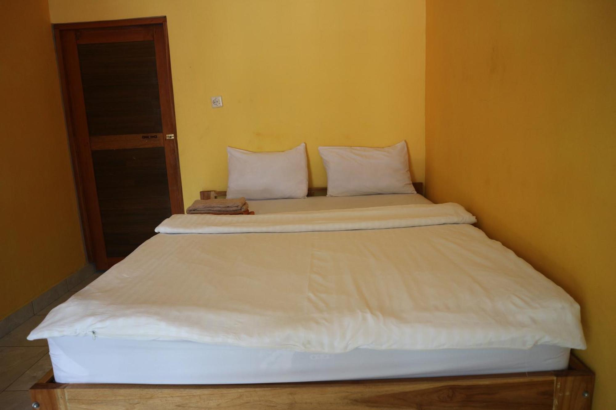 Tange Guest House Ruteng Buitenkant foto