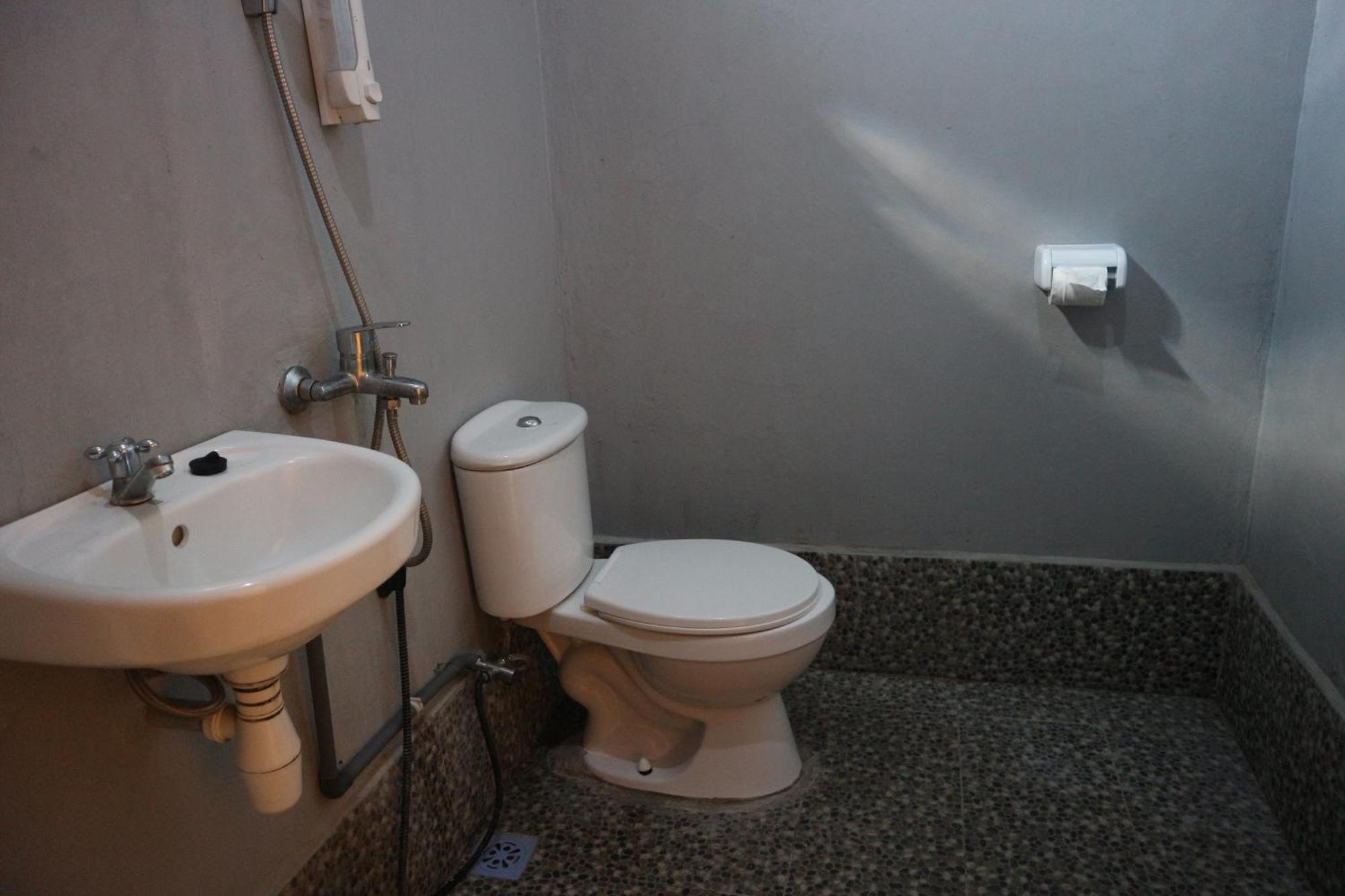 Tange Guest House Ruteng Buitenkant foto