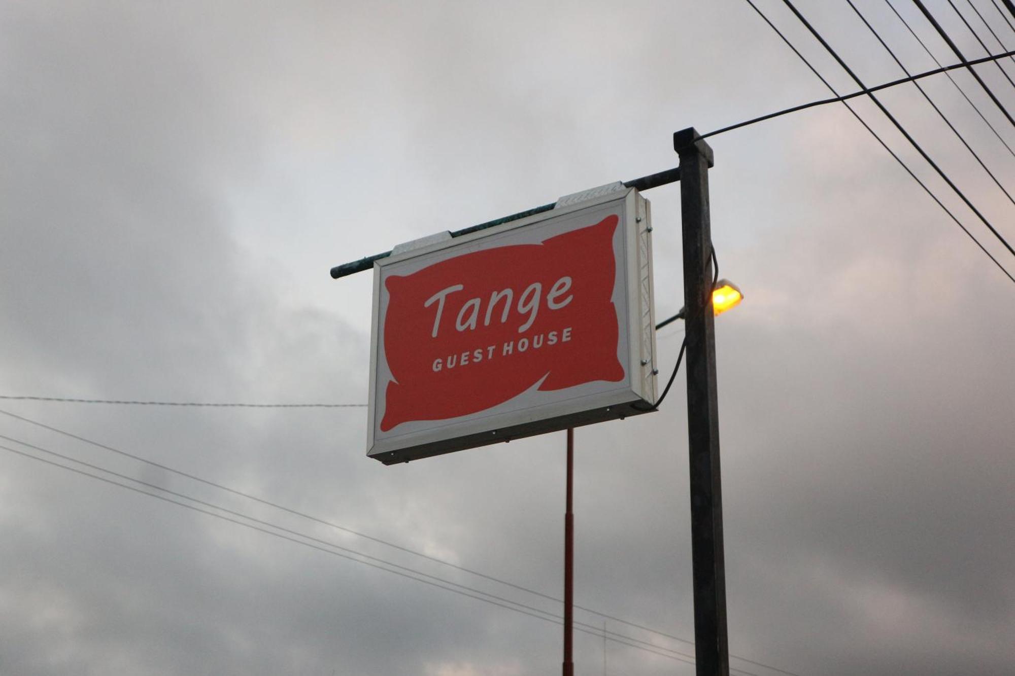 Tange Guest House Ruteng Buitenkant foto